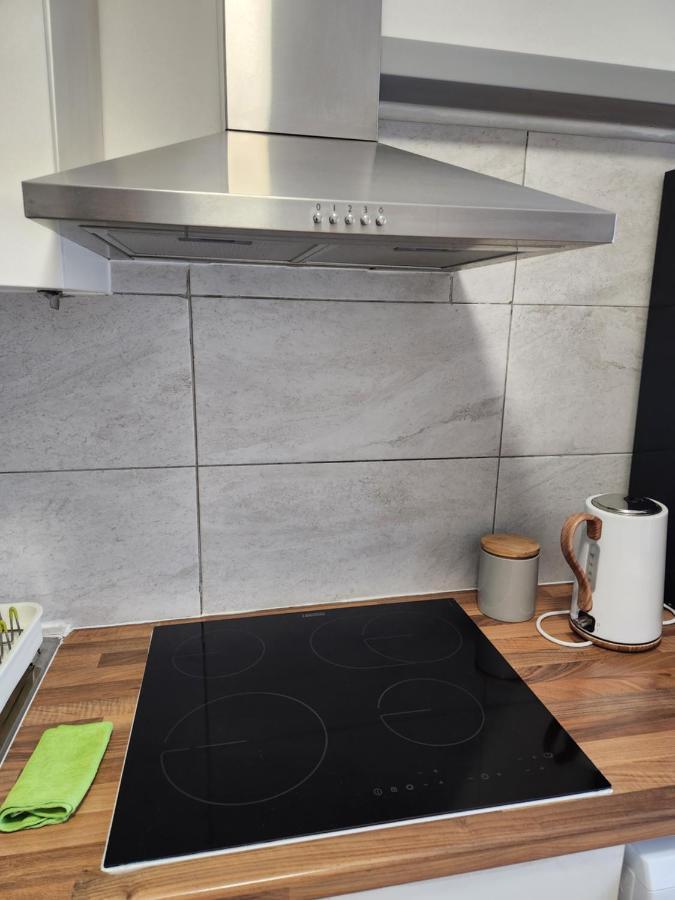 12 Minutes To Central London Kings Cross, 6 Minutes Walks To The Train Station - Free Parking 3 Bed 2 Bath Fully Refurbished Flat No Party Or Gathering Allowed Exterior foto